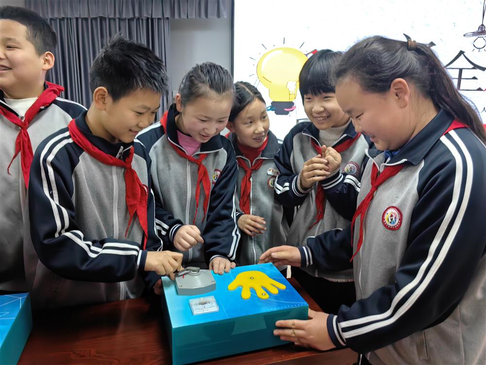 復(fù)興區(qū)鐵路小學(xué) 用電安全進(jìn)校園，點(diǎn)亮開學(xué)季